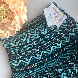 NWT - LuLaRoe Tiered Poppy Skirt - Small